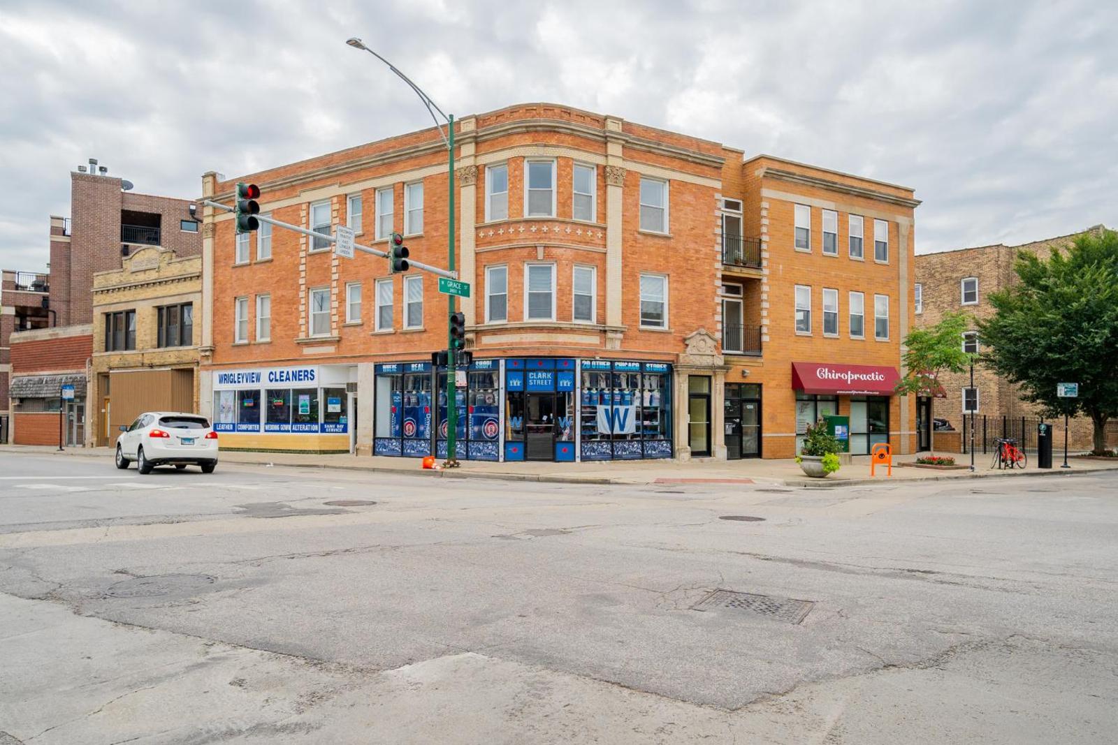 Chic & Modern 2BR Apt Best Location for Travellers G3 Main image 1